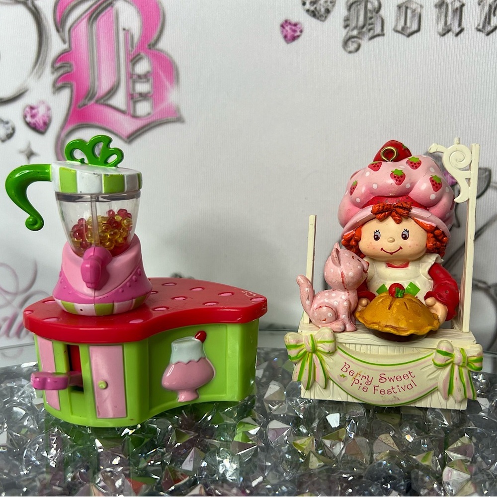 Strawberry 🍓 shortcake set ornament and blender table with beads vintage y2k